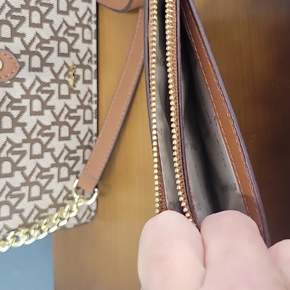 Dkny nwt thomasina crossbody - Picture 6 of 7